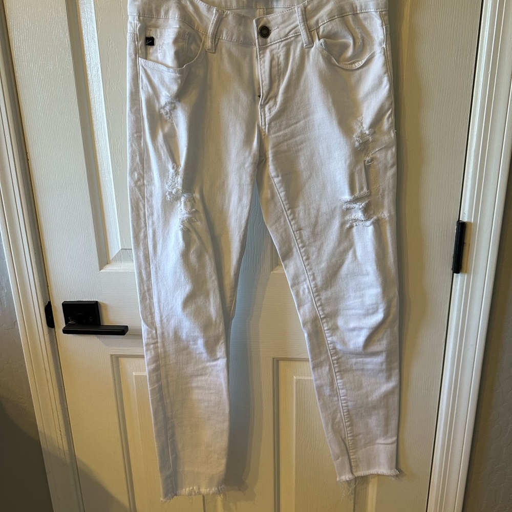 White distressed jeans
